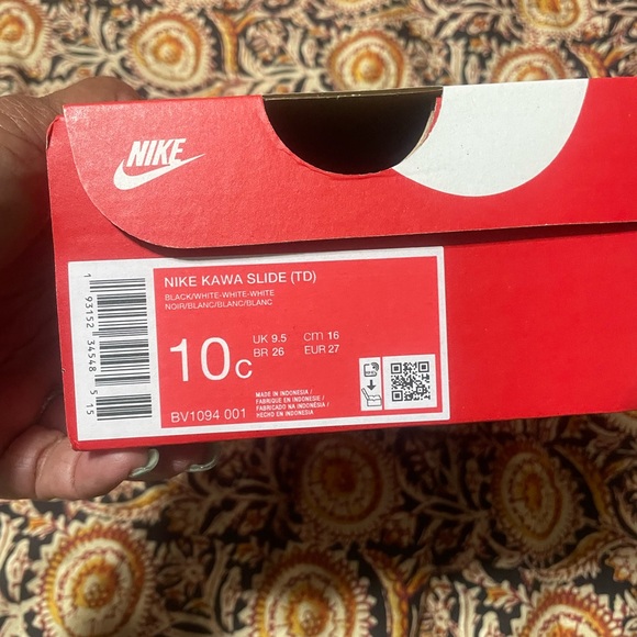 Nike Kids Black Slide Sandals with White Logo - Picture 4 of 4